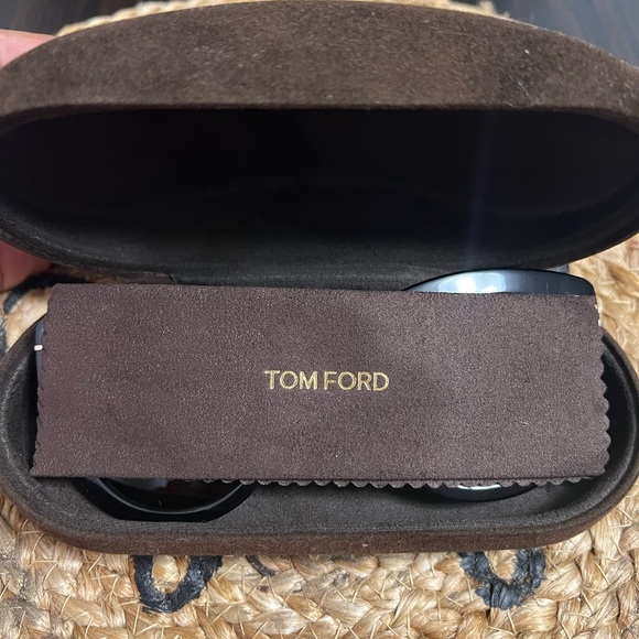 Tom Ford Cat Eye Polarized Sunglasses- Anya Authentic originally costs $480 - Picture 9 of 10